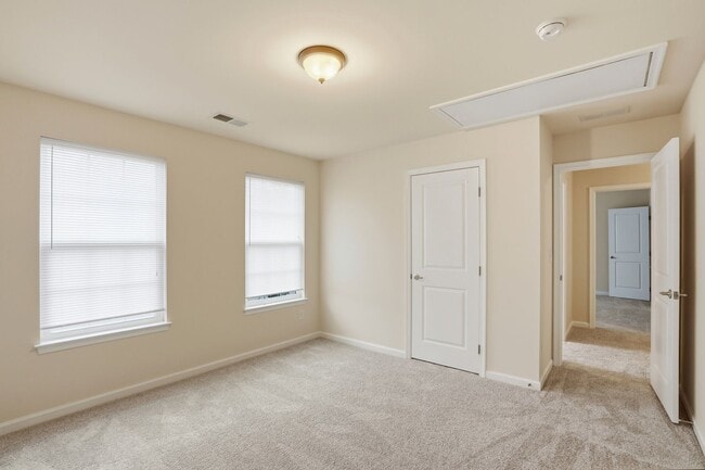 Building Photo - Move-In Ready Gem Near UNCC with Fresh Updates