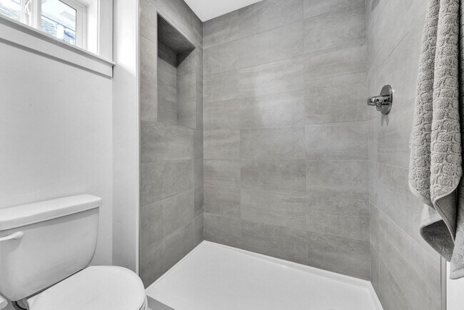 Building Photo - Modern Comfort & Rustic Charm in Prime Boi...