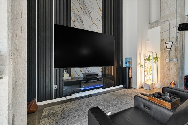 Building Photo - 2000 Bagby St