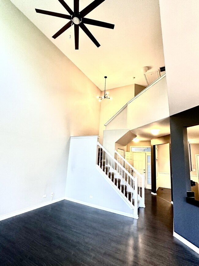 Building Photo - 3125 Anton Dr
