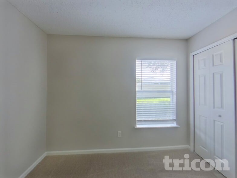 Building Photo - 7125 Beekman Lake Dr