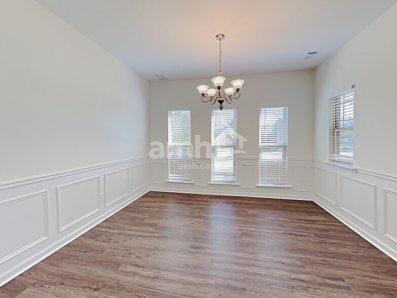 Building Photo - 3168 Altamont Ct S W