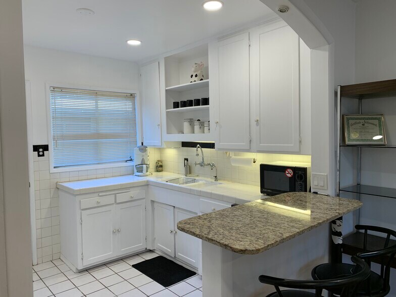 Building Photo - 17351 Bullock St