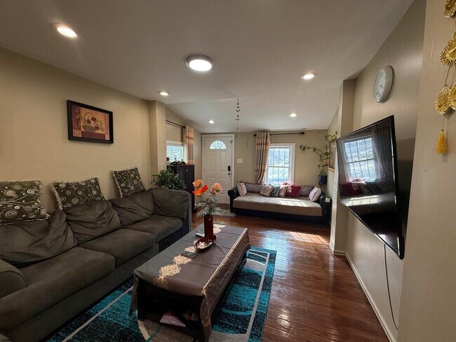 Building Photo - 29 N Texas Ave