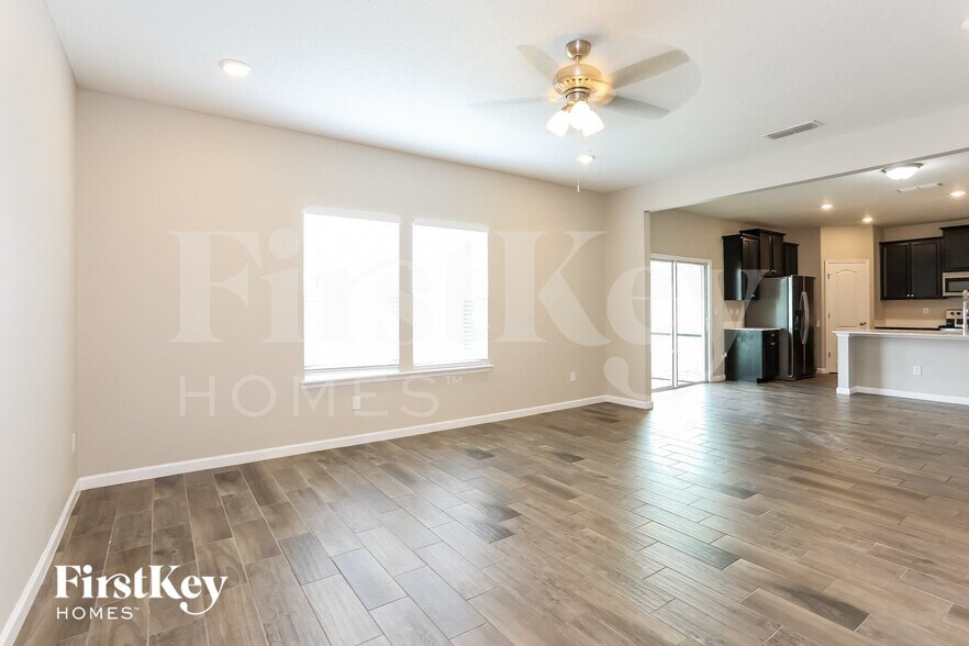 Building Photo - 1300 Kendall Dr