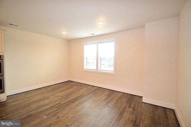 Building Photo - 44878 Tiverton Sq