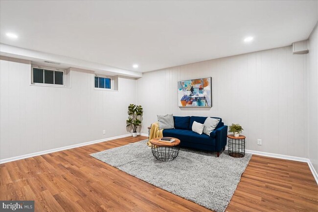 Building Photo - 4642 31st Rd S