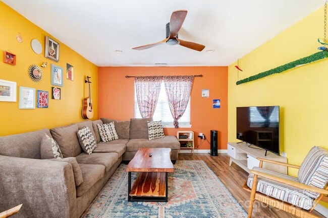 Building Photo - 817 E 17th St