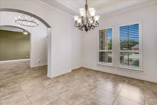 Building Photo - 6241 Lago Vista Dr