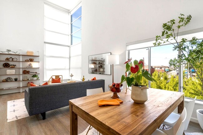 Building Photo - 1364 Powell St