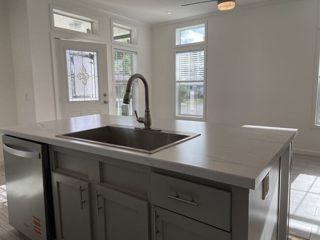 Building Photo - 344 Heritage Blvd