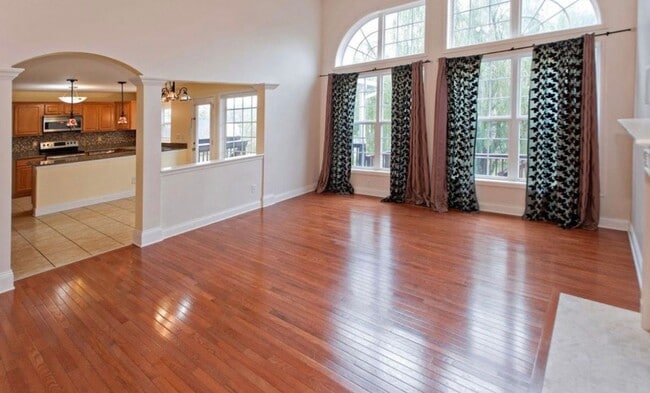 Building Photo - Welcome home to this stunning 4-bedroom, 2.5-bath residence in the highly sought-after Williamsga...