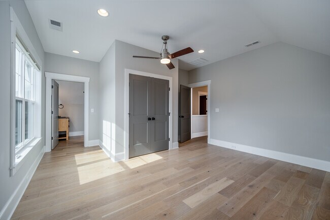 Building Photo - 288 W Main St