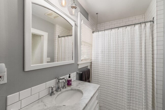 Building Photo - 745 Mohawk St