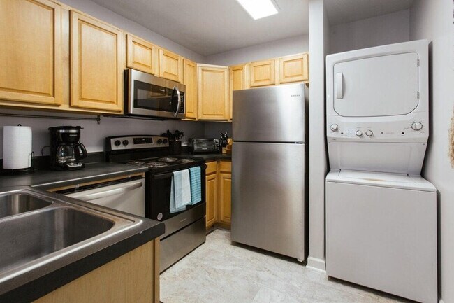 Building Photo - 672 Barber St