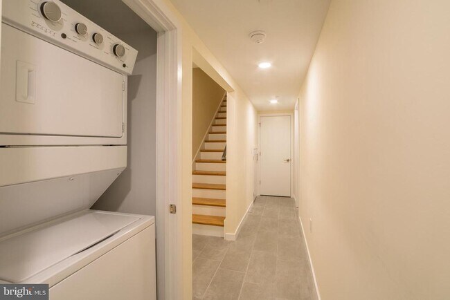 Building Photo - 1300 S 24th St