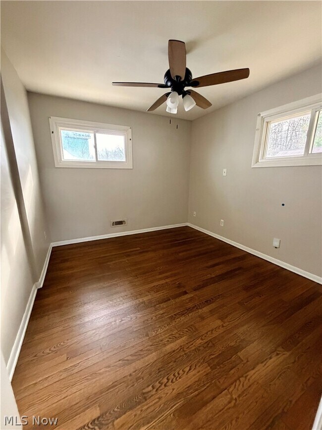 Building Photo - 3023 Torrington Ave