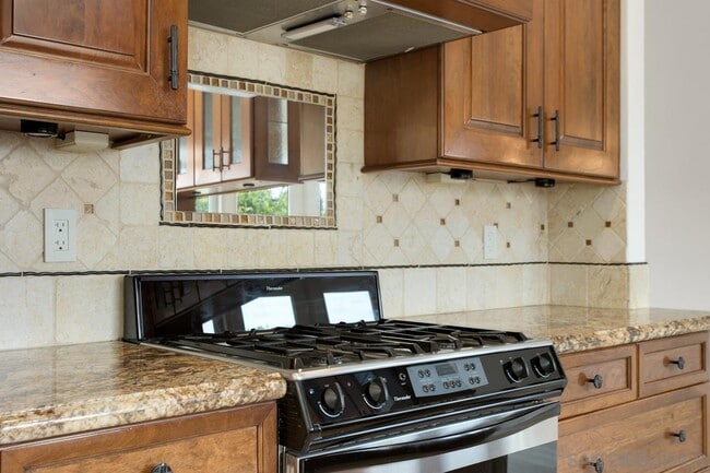 Building Photo - 2460 Oakridge Cove