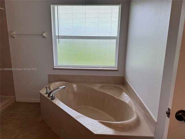 Building Photo - 13755 SW 48th Ct