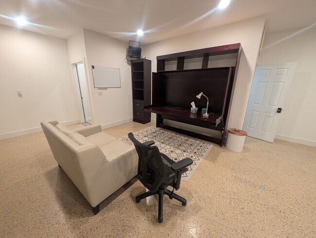 Building Photo - 2448 Le Clerc Rd S