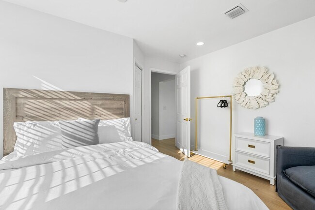Building Photo - 240 Santa Lucia Dr