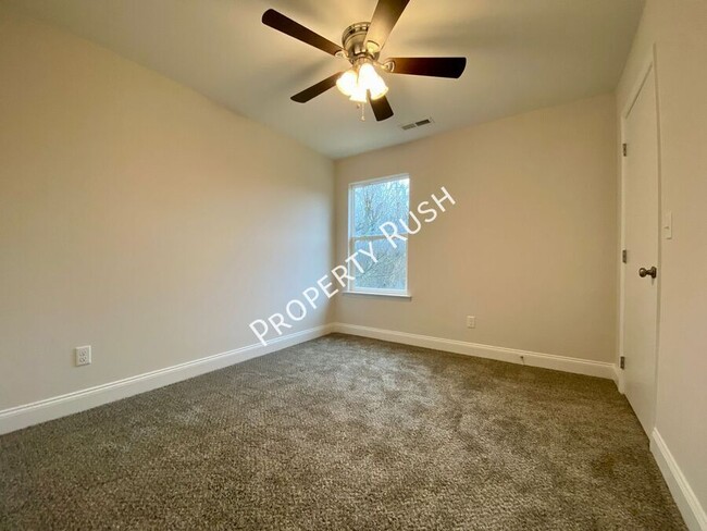 Building Photo - 144 Signal Hills Dr