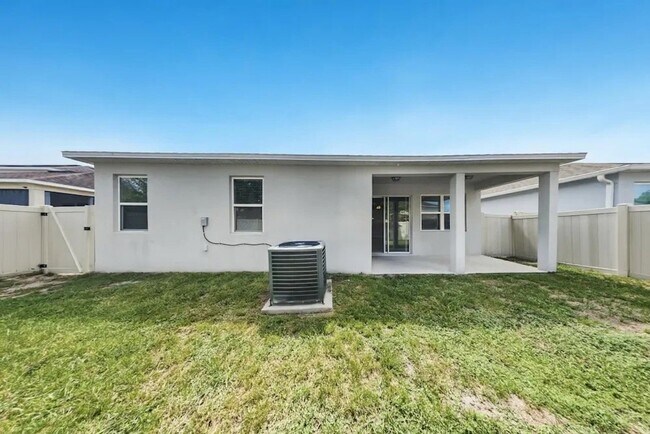 Building Photo - 14237 Seranoa Dr