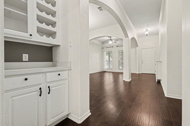 Building Photo - 1707 Briarhollow Dr