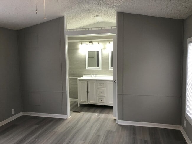 Building Photo - 295 E Wright St