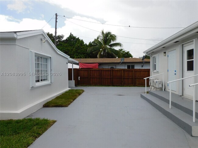 Building Photo - 2754 NW 26th St