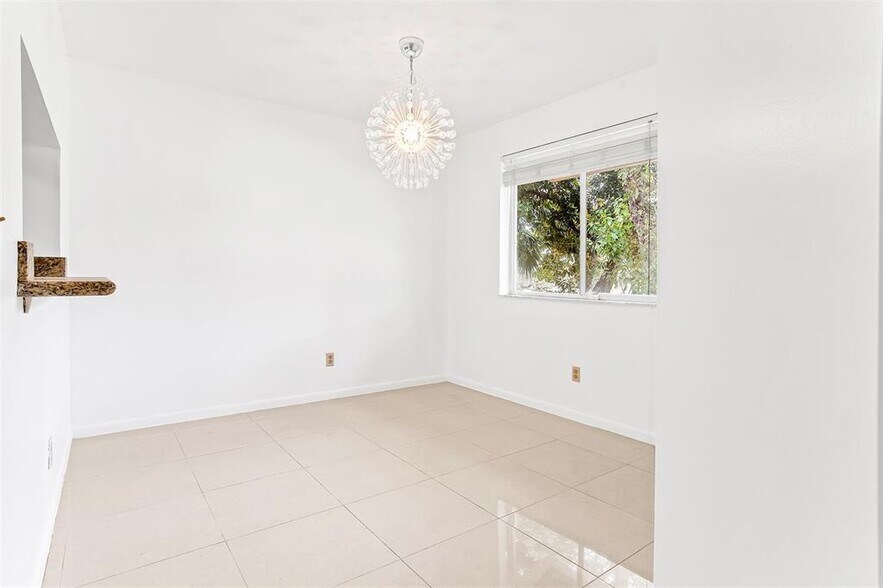 Building Photo - 735 NW 92nd Ave