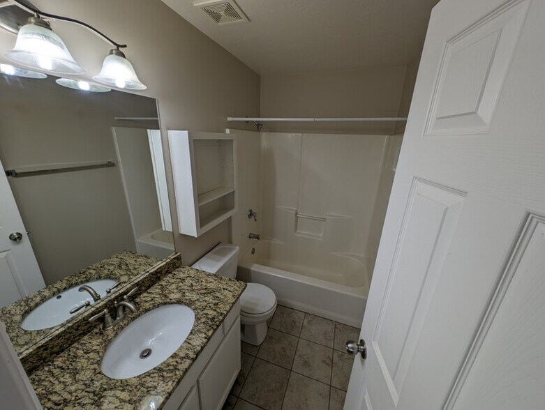 Building Photo - 6921 Florentine Way