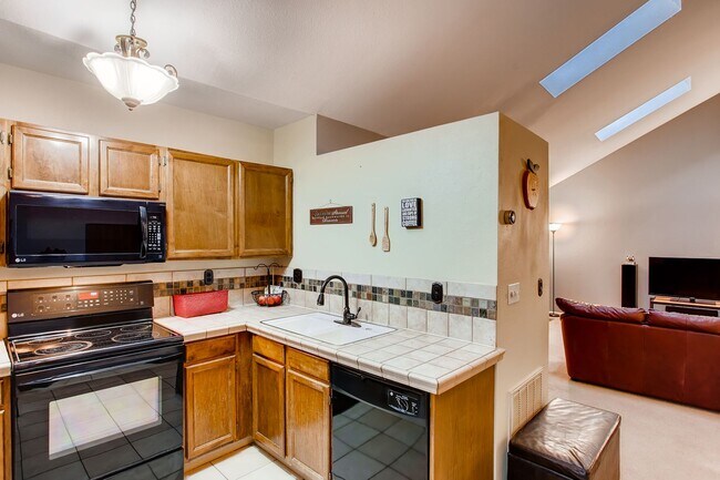 Building Photo - 3 bed, 2 bath Multi-Level Home on Cul-De-Sac