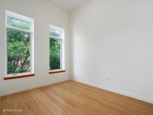 Building Photo - 842 N Wolcott Ave