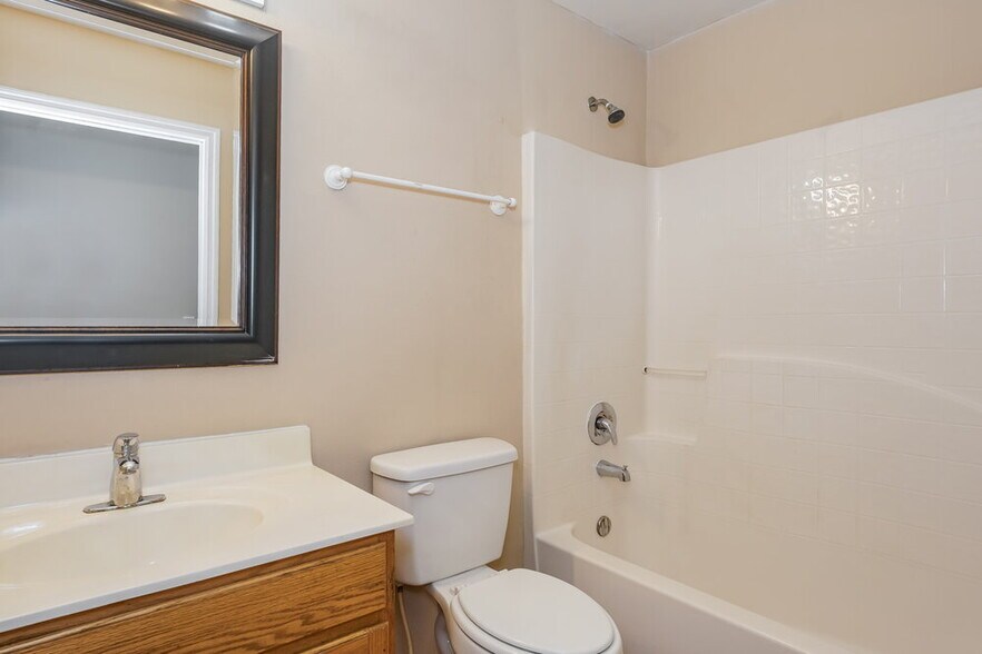 Building Photo - 3525 Stonefield Dr