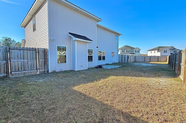 Building Photo - AVAILABLE NOW! (Pet Friendly)