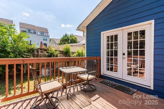 Building Photo - 817 E 17th St