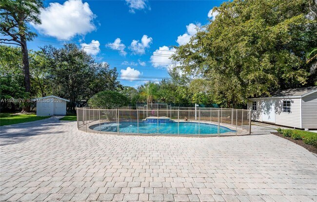 Building Photo - 5626 SW 69th Ave