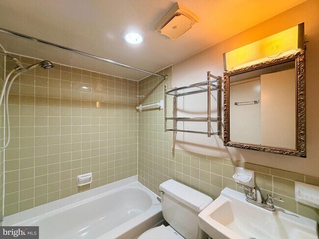 Building Photo - 8717 Hayshed Ln