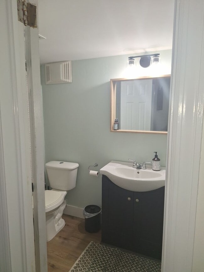 Building Photo - Magnificent Four Bedroom Home - Minutes Aw...