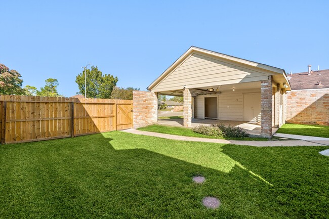 Building Photo - 12805 Westpark Dr