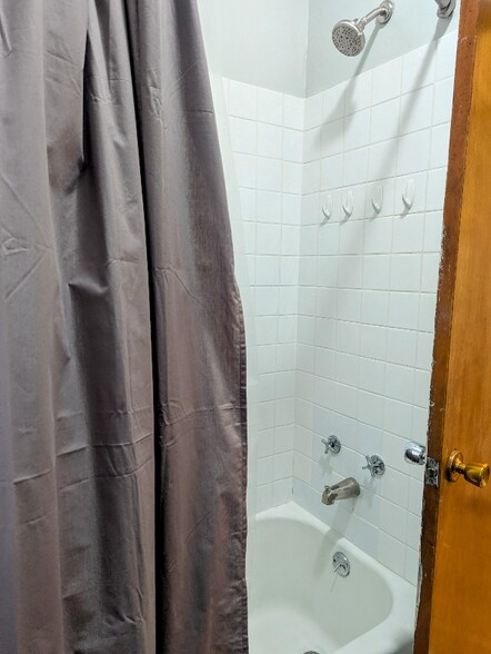 Building Photo - 3619 N Claremont Ave