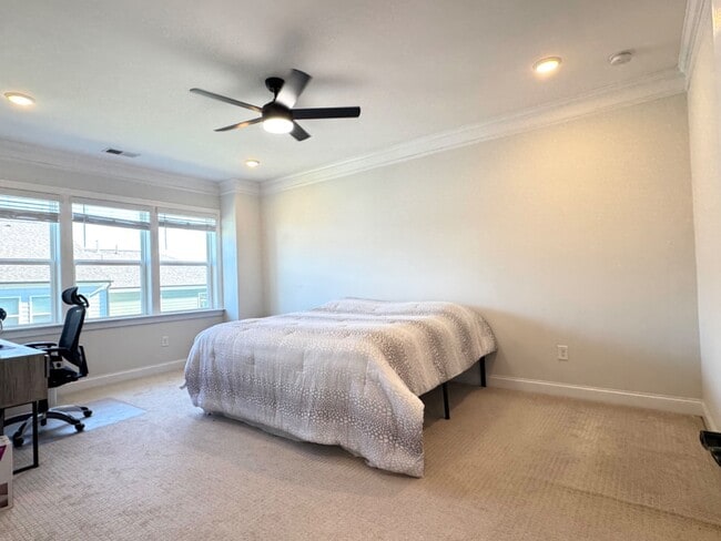 Building Photo - 4 Bedroom Luxury Townhome in Apex