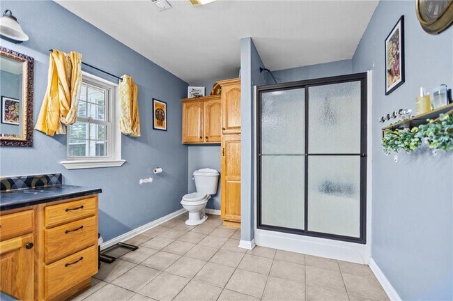 Building Photo - 10940 Devils Den Rd
