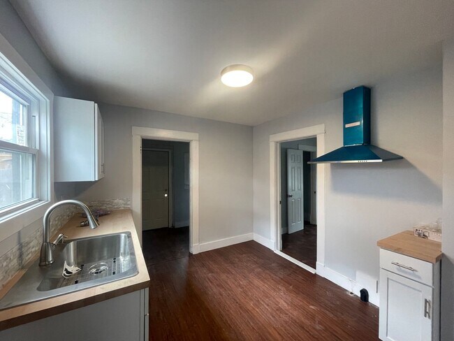Building Photo - Remodeled 2 Bed/1 Bath home off 23rd!