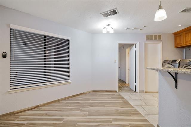 Building Photo - 2310 Balsam Dr