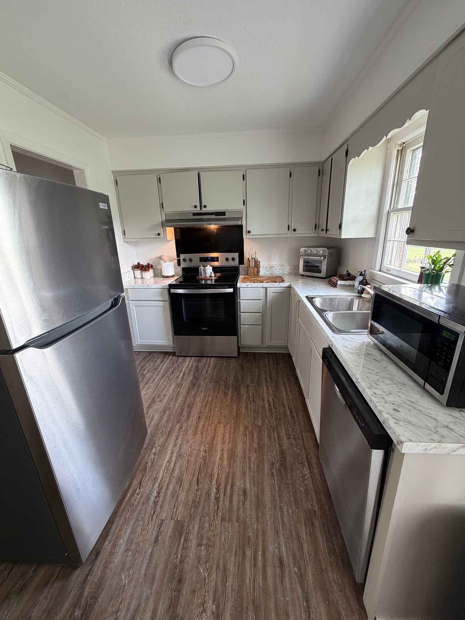 Kitchen - 117 Donna Dr