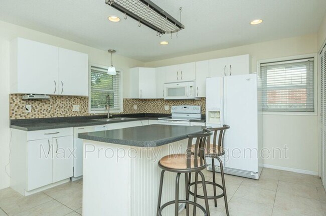 Building Photo - 5707 NW 66th Ave