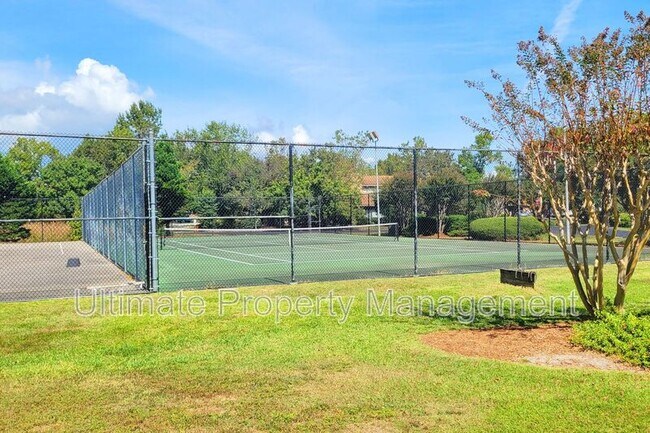 Building Photo - 207 St Luke Ct