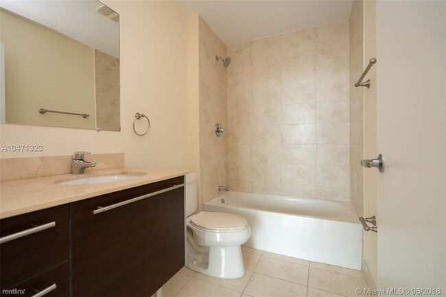 Building Photo - 2 br, 2.5 bath  - 1900 N Bayshore Dr # 3